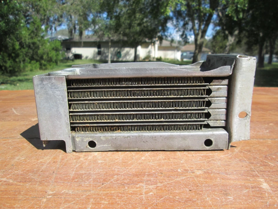 Chevrolet Corvair Harrison 1961 1962 1963 1964 enfriador de aceite #8528632 OEM GM Foto 3 de 4