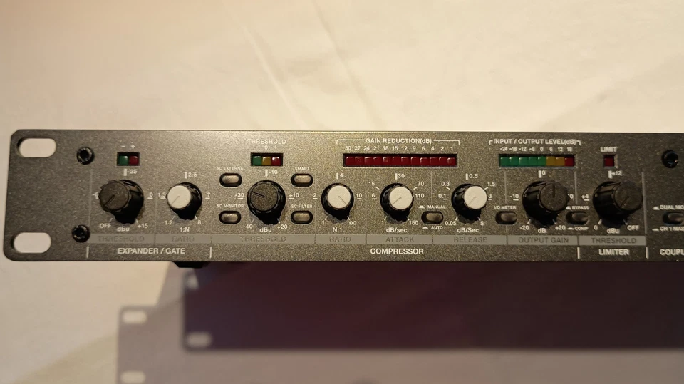 ALESIS 3632 Compressor mit Sidechain-Option und Expander/Gate-Funktion NEUWERTIG - Bild 4 von 4