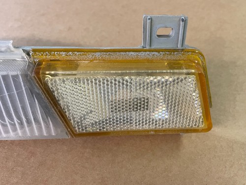 Corvette front Side Marker turn signal Light RH Right passenger side GM 84 85-87 - Picture 2 of 7
