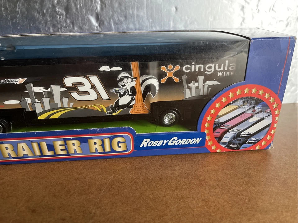 Plataforma de remolque Winners Circle NASCAR #31 Robby Gordon 1/64 Pepe Le Pew Foto 3 de 4