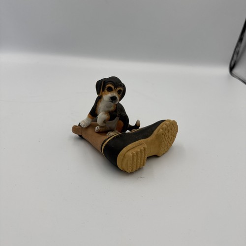 Princeton Gallery "TAKE ME ALONG" Beagle Dog And Boot Figurine 1990 Porcelain - Picture 1 of 5