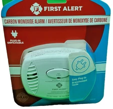 FIRST ALERT C0600 Plug-In Carbon Monoxide Detector