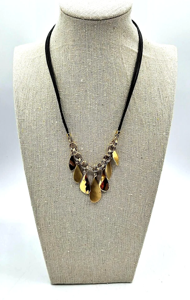 Collar firmado Lia Sophia 3 hilos de cuero negro con cordón en tono dorado Jamboree 16" Foto 3 de 4