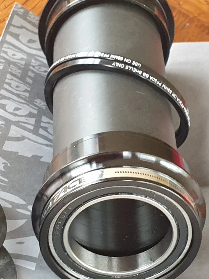 RaceFace Cinch PF30 Bottom Bracket 100mm x 30mm x 46mm Race Face Press Fit (NEW) - Image 3 of 4