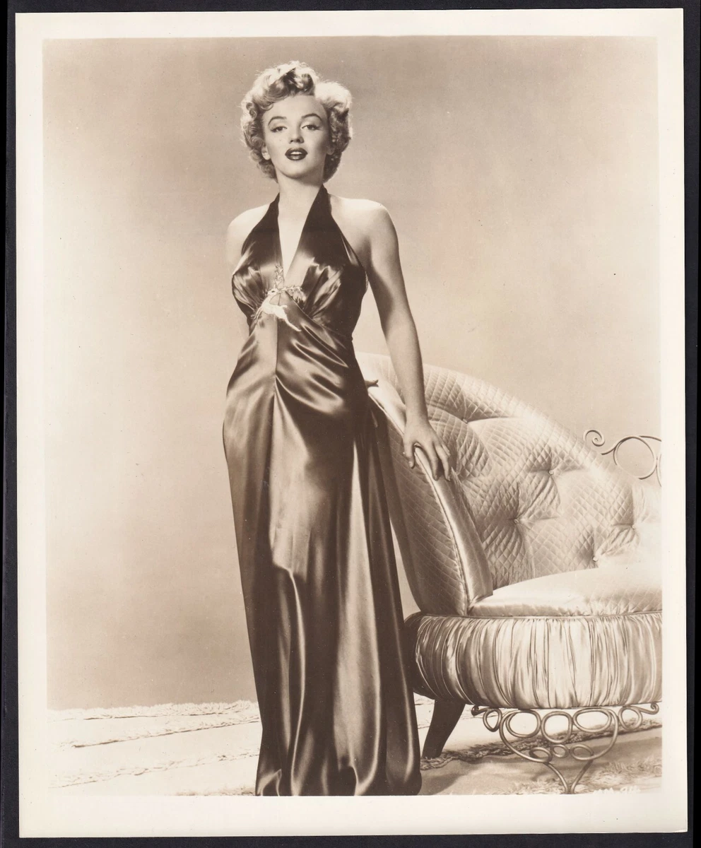 1950 s MARILYN MONROE Sexy Photo in Iconic Dress Vintage Studio Photo