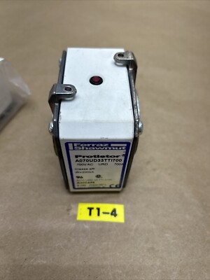 Pre- Owned Ferraz Shawmut A300449 A070URD33TTI0700 Fuse 700VAC 700A