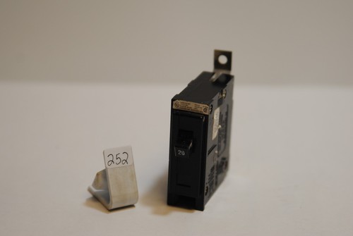 CUTLER HAMMER CIRCUIT BREAKER 1 POLE, 20AMP, QUICKLAG Type BA 120 VAC(252) - Picture 3 of 8