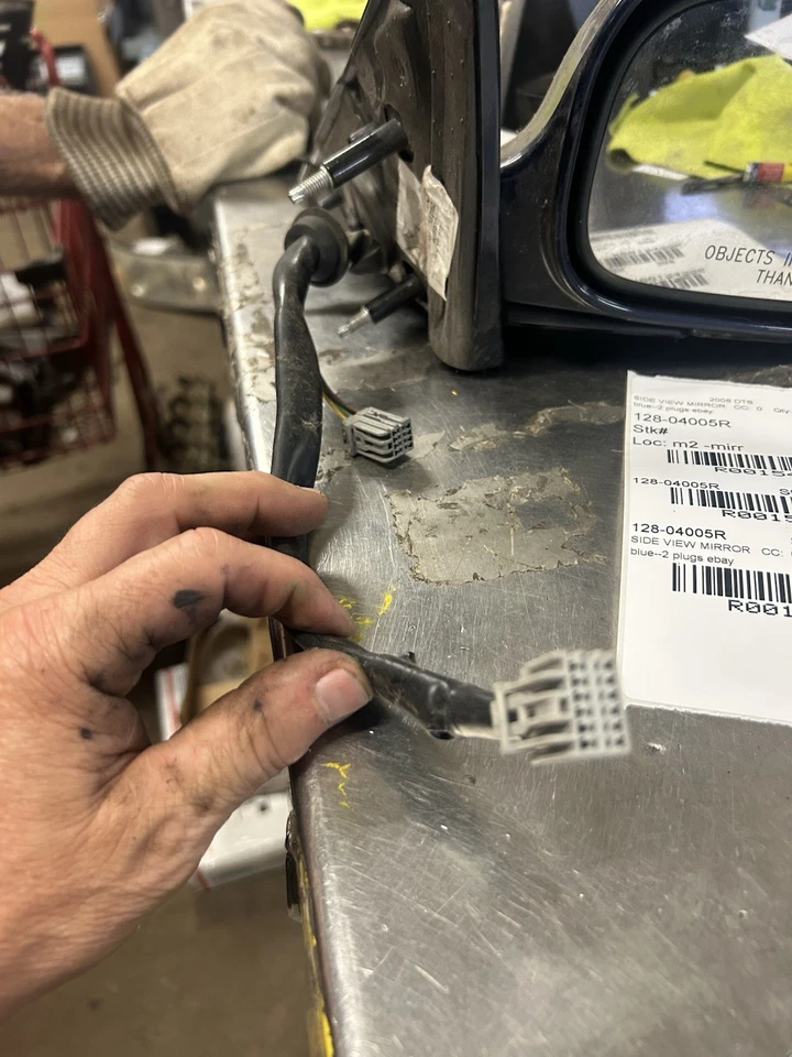 Espejo retrovisor pasajero Cadillac DTS 2006-8 (2 enchufes) azul Foto 3 de 4