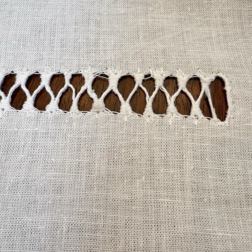 Mantel de lino pequeño Art Deco aprox 50" X 49" - Imagen 6 de 7
