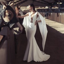 Customized Elegant Fishtail Mermaid Wedding Dress Bridal Gown with Deep V-Neck 