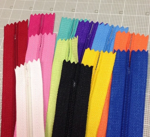 LOTE AL POR MAYOR DE 12 CREMALLERAS DE BOLSO LARGO 14" Colores Brillantes #4 (5.1mm) Nylon Foto 2 de 2