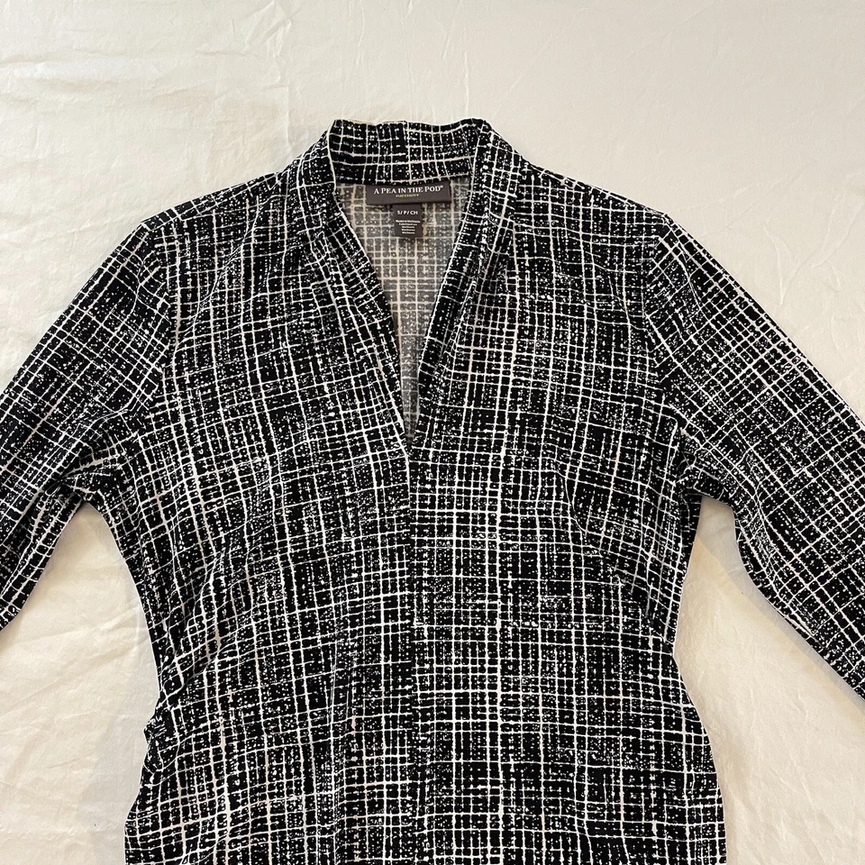 A Pea in the Pod Women’s Patterned V-Neck Long Sleeve Top Size Small - Image 2 of 4