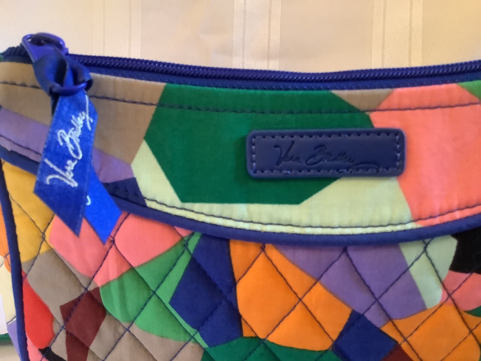 VERA BRADLEY GEOMETRIC PATTERN SMALL CROSSBODY PU… - image 4