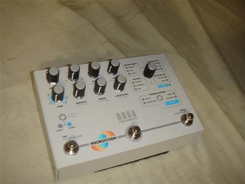 HOLOGRAM MICROCOSM DIGITAL LOOPER & GRANULAR GLITCH DELAY REVERB PEDAL
