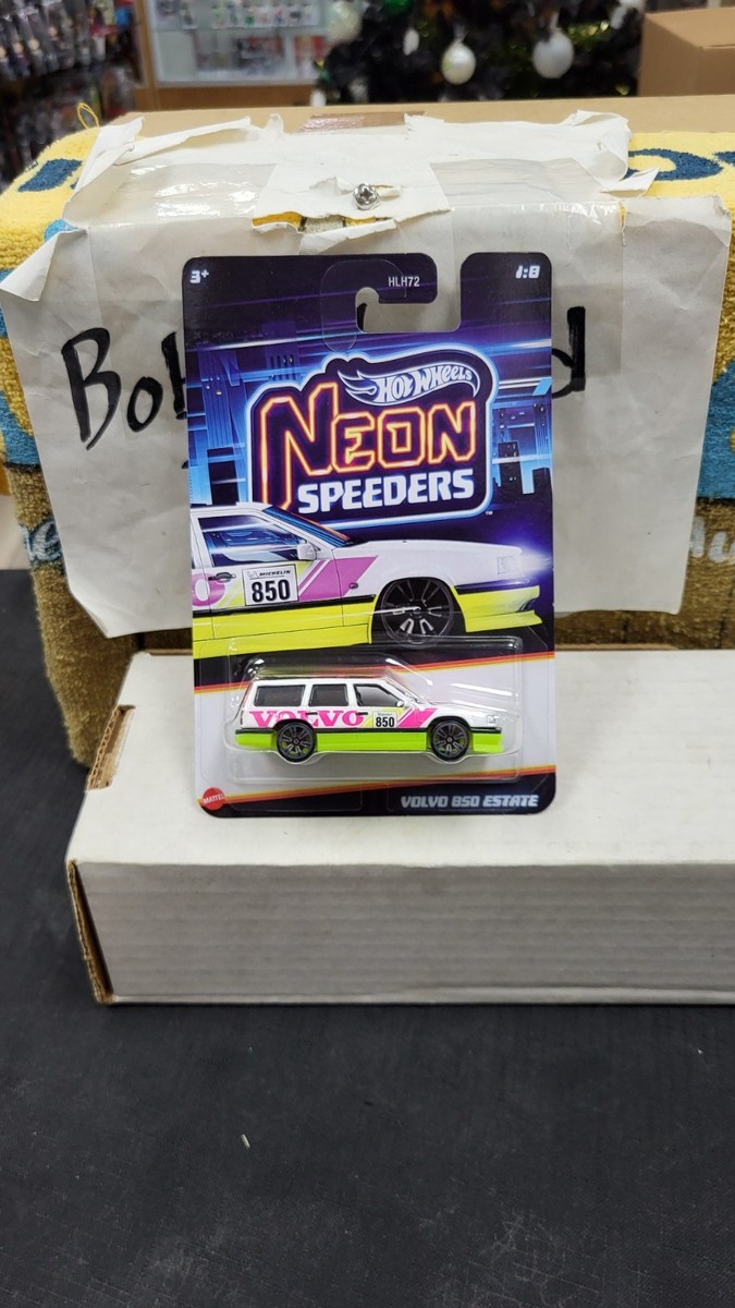 NIB 2025 VOLVO 850 ESTATE NEON SPEEDERS HOT WHEELS TOY CAR 1/64 #1