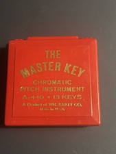 Vintage Chromatic Pitch Pipe Instrument The Master Key WM Kratt Co A-440 13 Keys