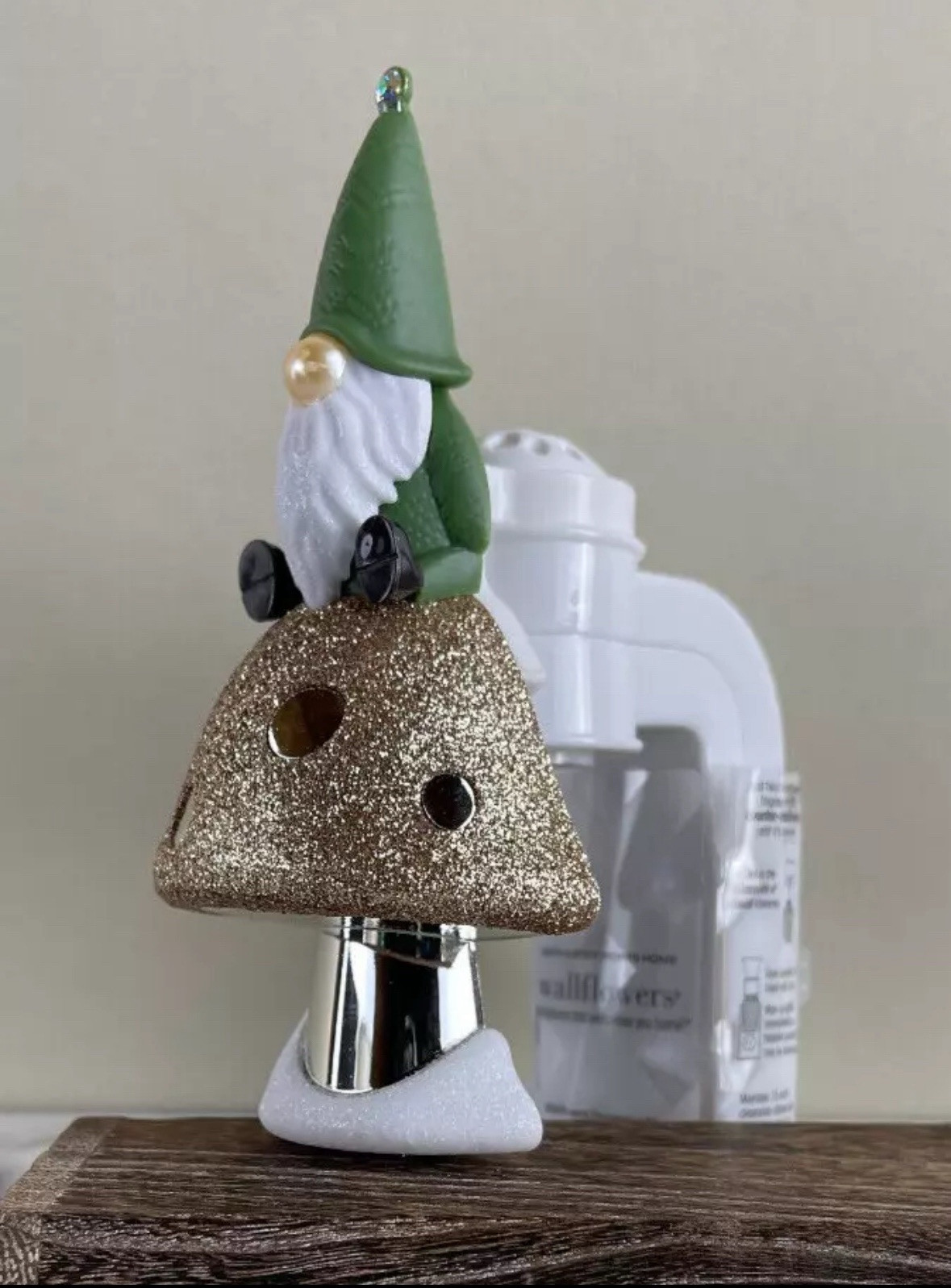 Bath & Body Works Christmas Gnome on Mushroom Wallflower Plug-image