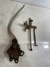 Vintage Muncie 4-speed Shifter And Linkage Vintage Muncie 4-speed Shifter And Linkage