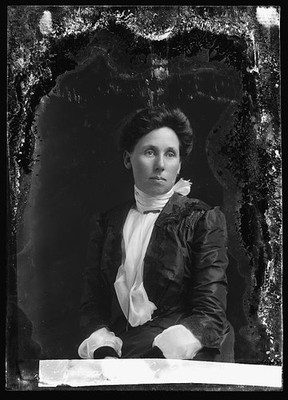 Photo:E.E. Green Portrait Woman Studio Photograph 1901-1903