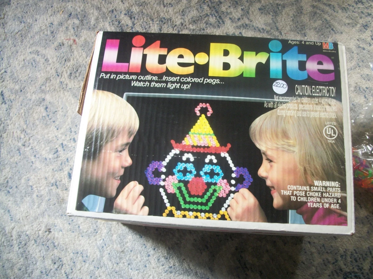 LITE BRITE WITH BULB ON THE INSIDE. GREAT CONDITION. FROM THE YEAR 1990