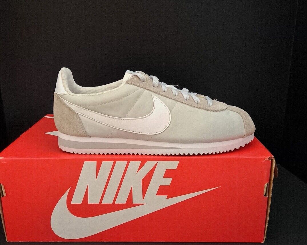 Nike Cortez Nylon ^^ Silver / White ^^ RARE ^^ Mens Size 8.5 Nike Cortez Nylon ^^ Silver / White ^^ RARE ^^ Mens Size 8.5