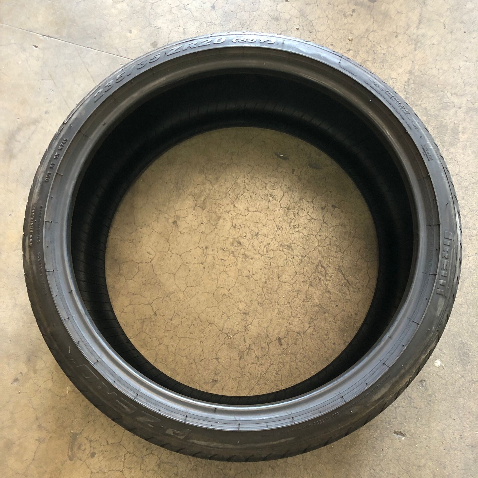 FERRARI 235/35 R 20 Pirelli P Zero Tire 235 35 20 88Y R20