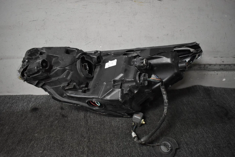 2018-2019 SUBARU OUTBACK LEGACY RIGHT SIDE HEADLIGHT FACTORY OEM - Image 4 of 4