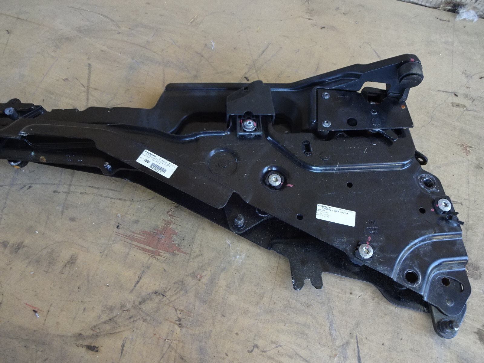 Ferrari California - RH Convertible Top / Tonneau Hinge - P/N 80844600