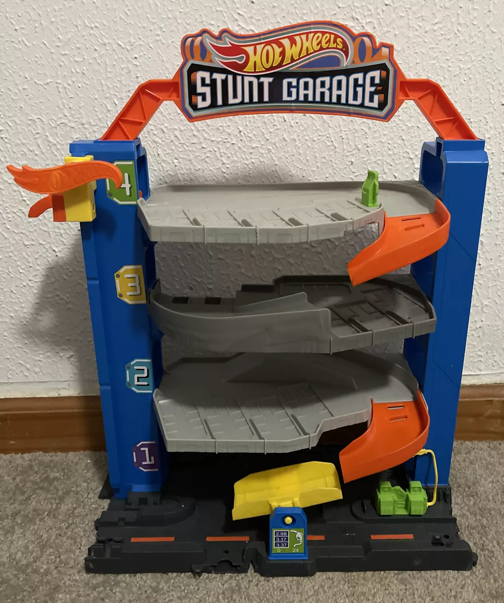 Hot Wheels City Stunt Garage Play Set