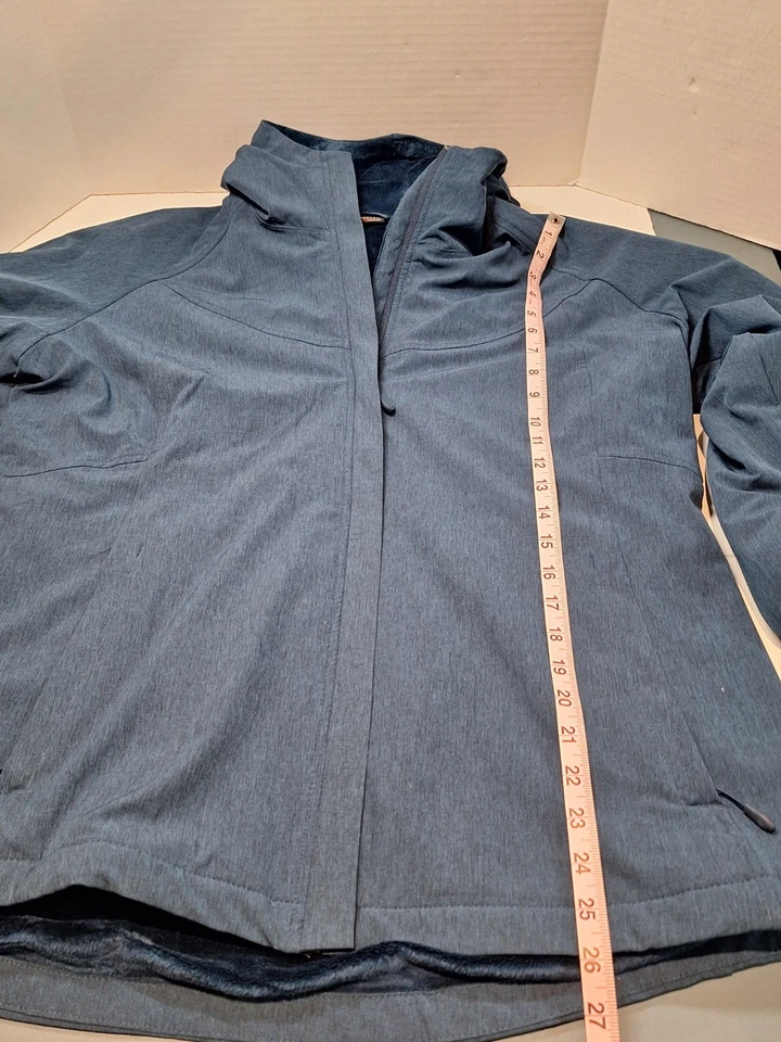 Chaqueta con cremallera Kirkland Signature. Talla XL. Forrado de felpa, bolsillos, capucha, azul Foto 4 de 4