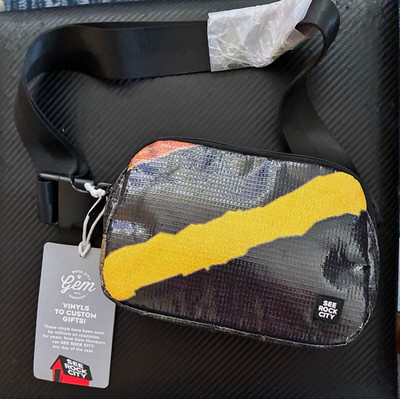ROCK CITY Abstract Colorful Crossbody Bag Zip Closure only for members!!!