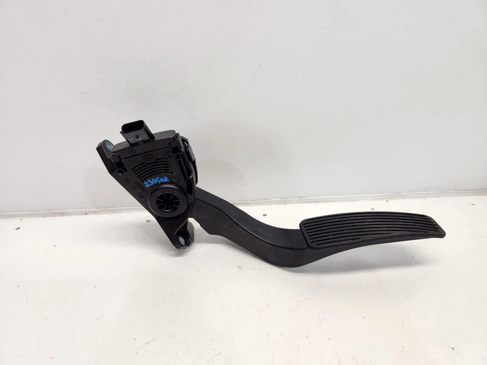 Dodge Charger SE 2013 (3,6 L/AT/TRACCIÓN TRASERA) pedal acelerador - accionamiento por cable/DBW Foto 2 de 4