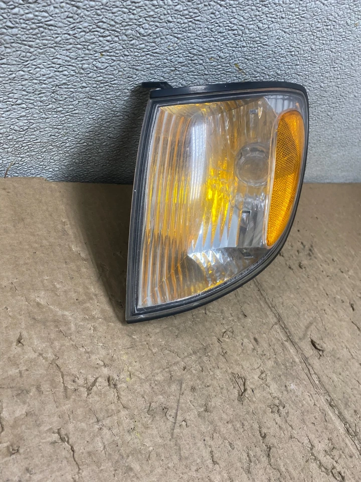 Lámpara izquierda intermitente Toyota Sienna 2001 a 2003 conductor V4419 DW Foto 3 de 4