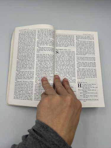 The One Year Bible The entire NIV arranged in 365 daily reading 1986 Paper Back - Picture 9 of 16
