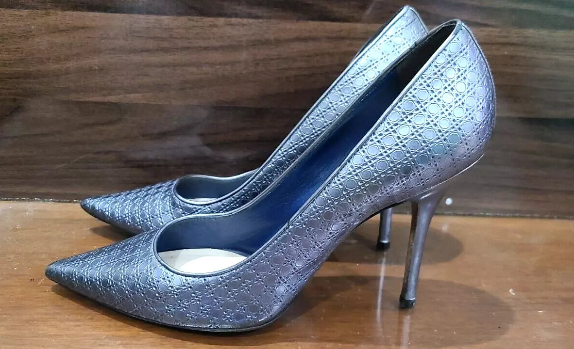 Escarpins Dior bleu métallisé cannage cuir verni bout pointu taille US 8,5