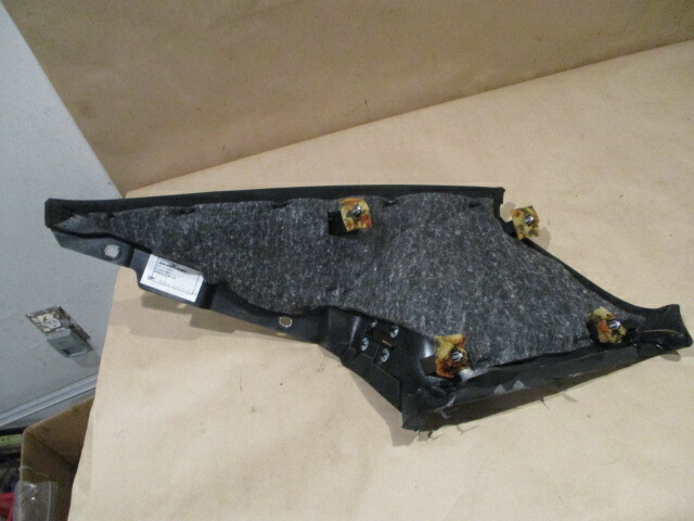 Maserati GranTurismo 09 4.7 F1 - RH Rear C-Pillar Trim (Black)