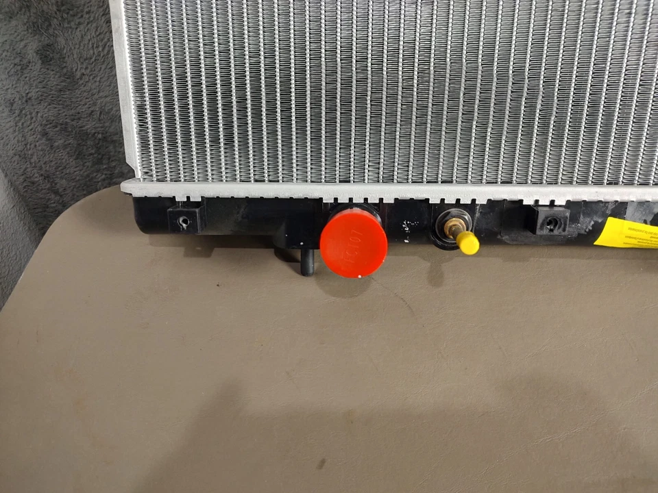 Radiador de aluminio para 1994 1995 1996 1997 1998 Mitsubishi Galant 2,4 L L4 CU2300 Foto 2 de 4