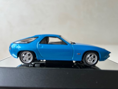 AutoArt Models Porsche 928 1977 1:43 - Foto 7 di 7