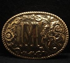 WK19124 AMAZING VINTAGE 1970s M INITIAL FASHION MENS GOLDTONE BELT BUCKLE