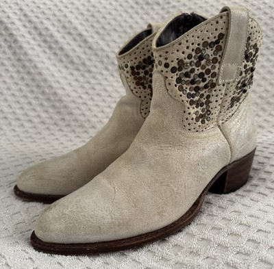 Frye Deborah Studded Western Ankle Short Boot Bootie Ivory Leather Size 8M 77861