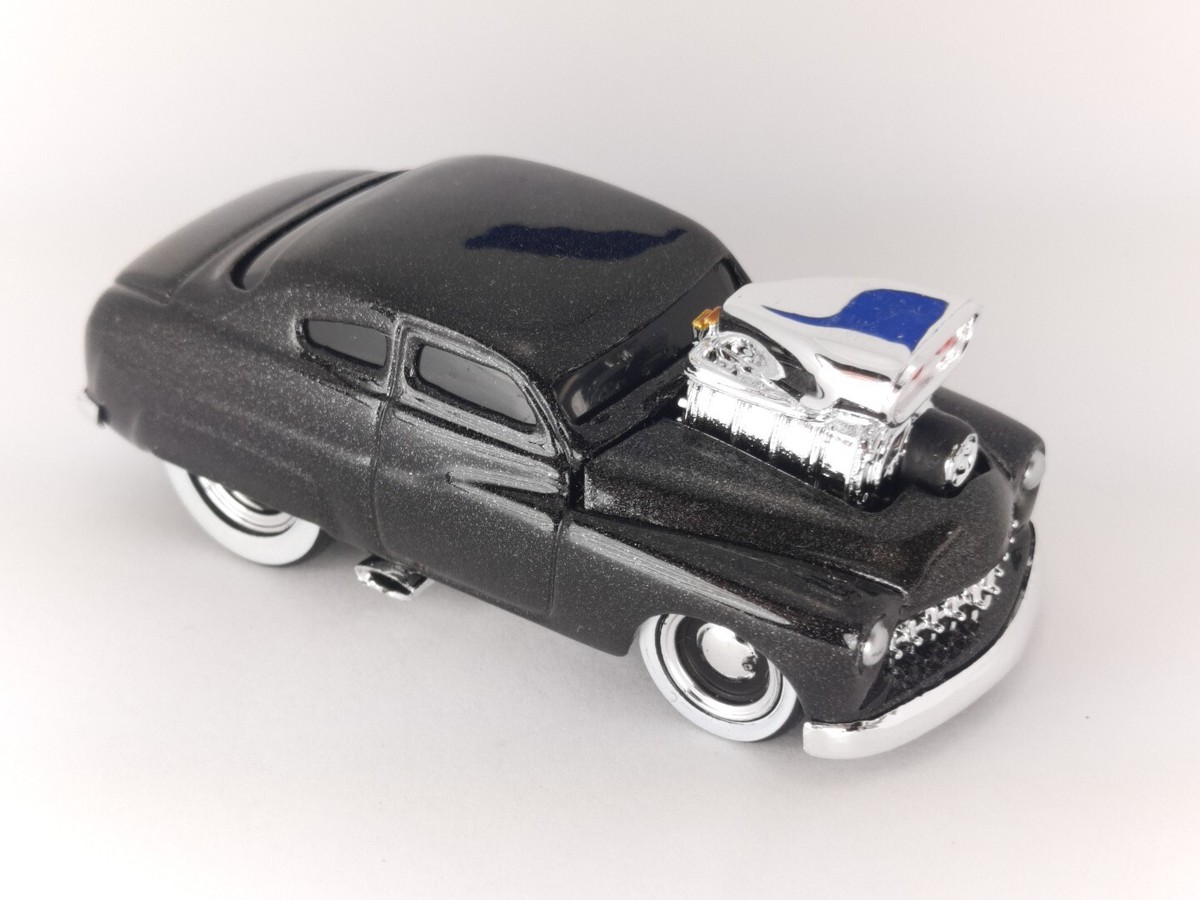 1949 49 Mercury Coupe Collectible 1/64 Scale Diecast Diorama Model