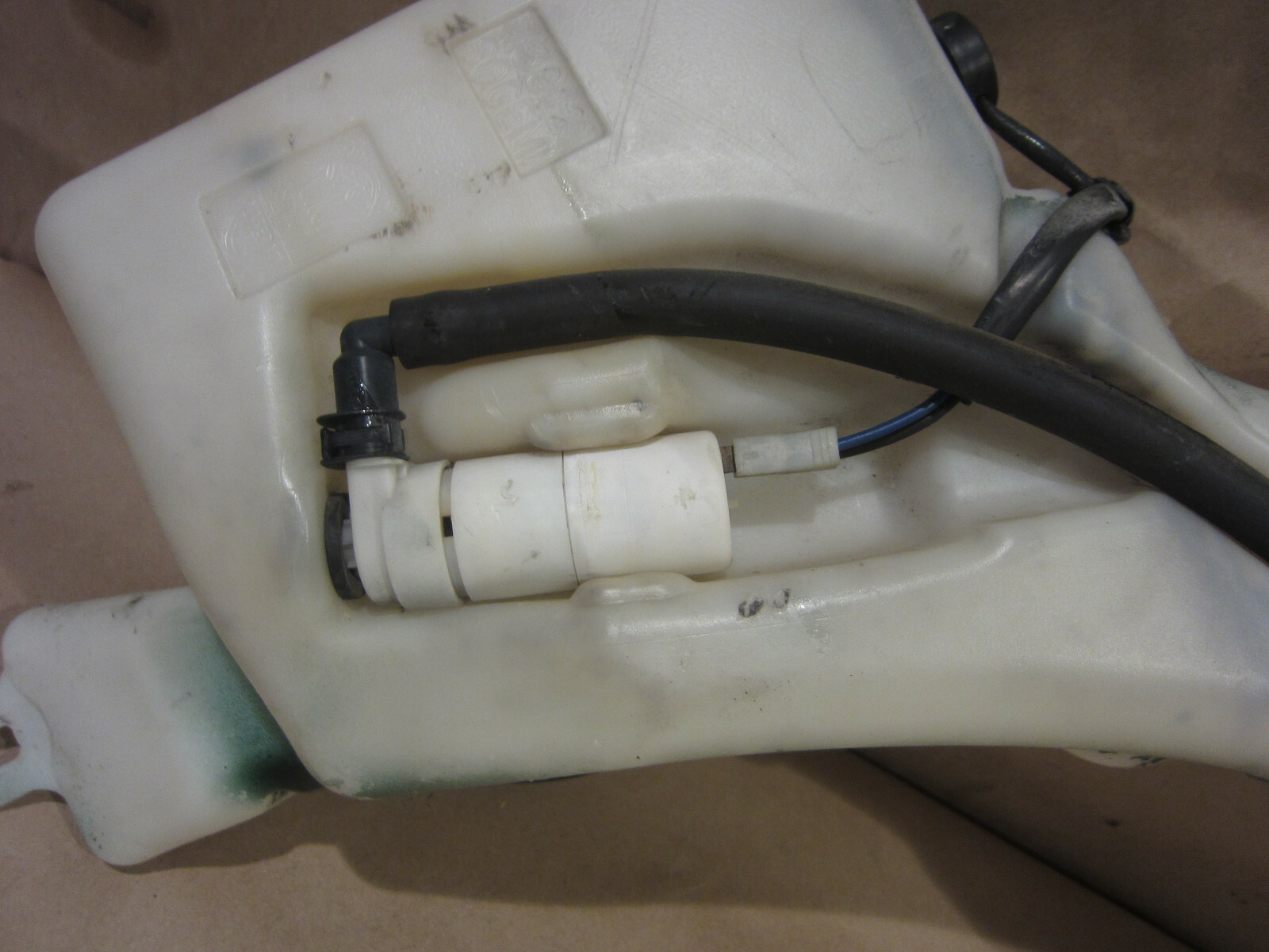 Maserati 4200 - Windshield Washer Bottle / Reservoir - P/N 66420800
