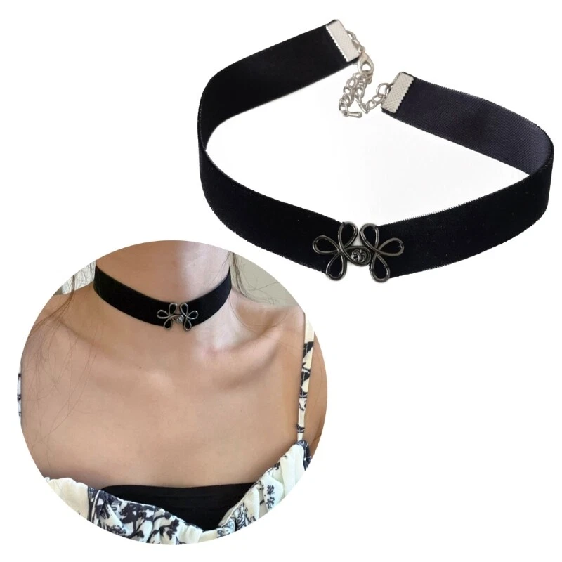 Black 2024 velvet necklace