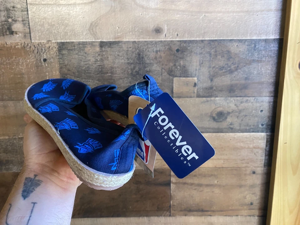 Zapatos Oklahoma City Thunder NUEVOS para mujer XL se adapta a 11/12 baloncesto sin cordones para dama Foto 2 de 4