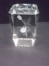 Glass cube in craved paper weight 'I LOVE YOU '