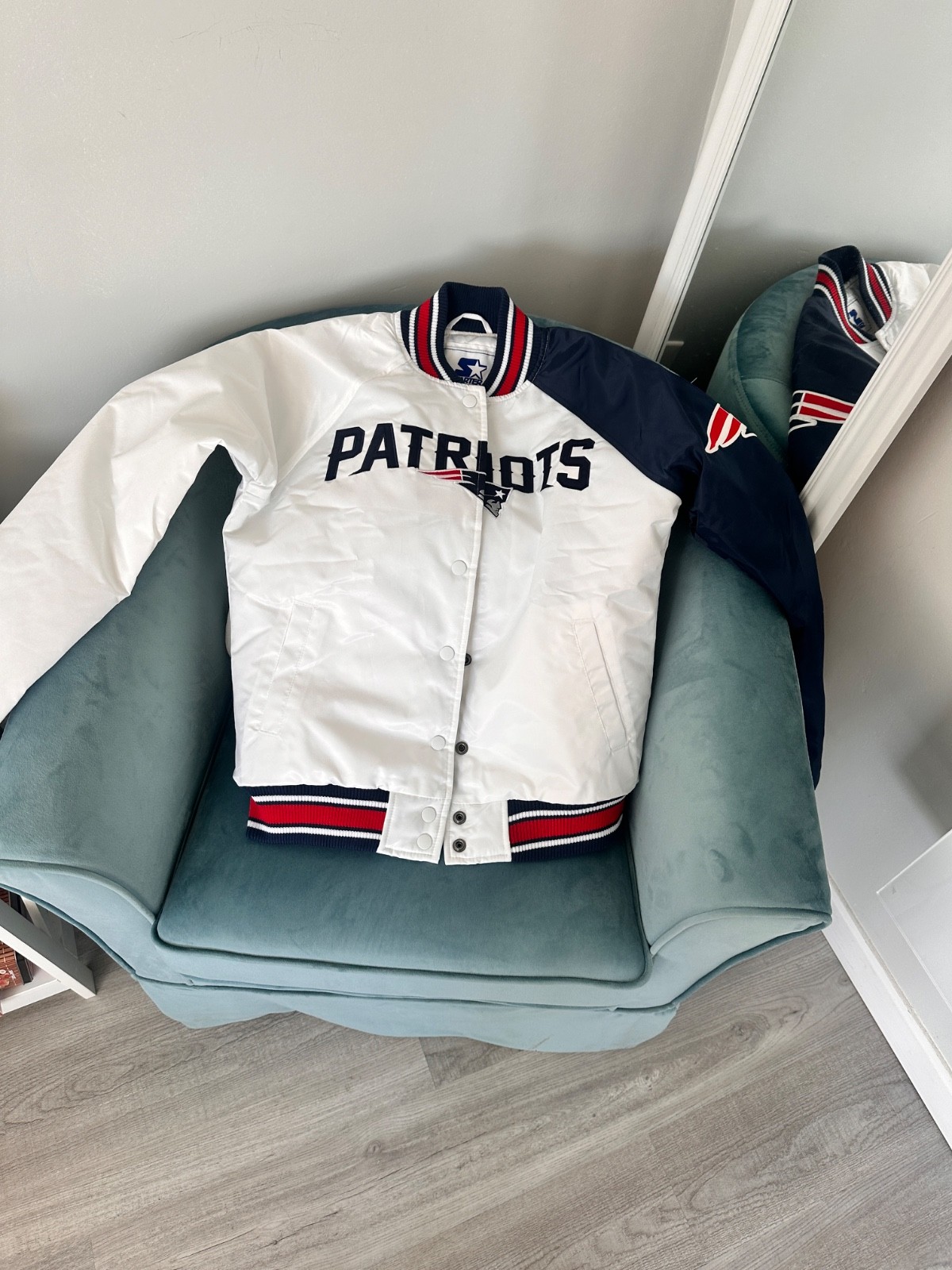 STARTER Mens New England Patriots Varsity Jacket, White, Small image 3