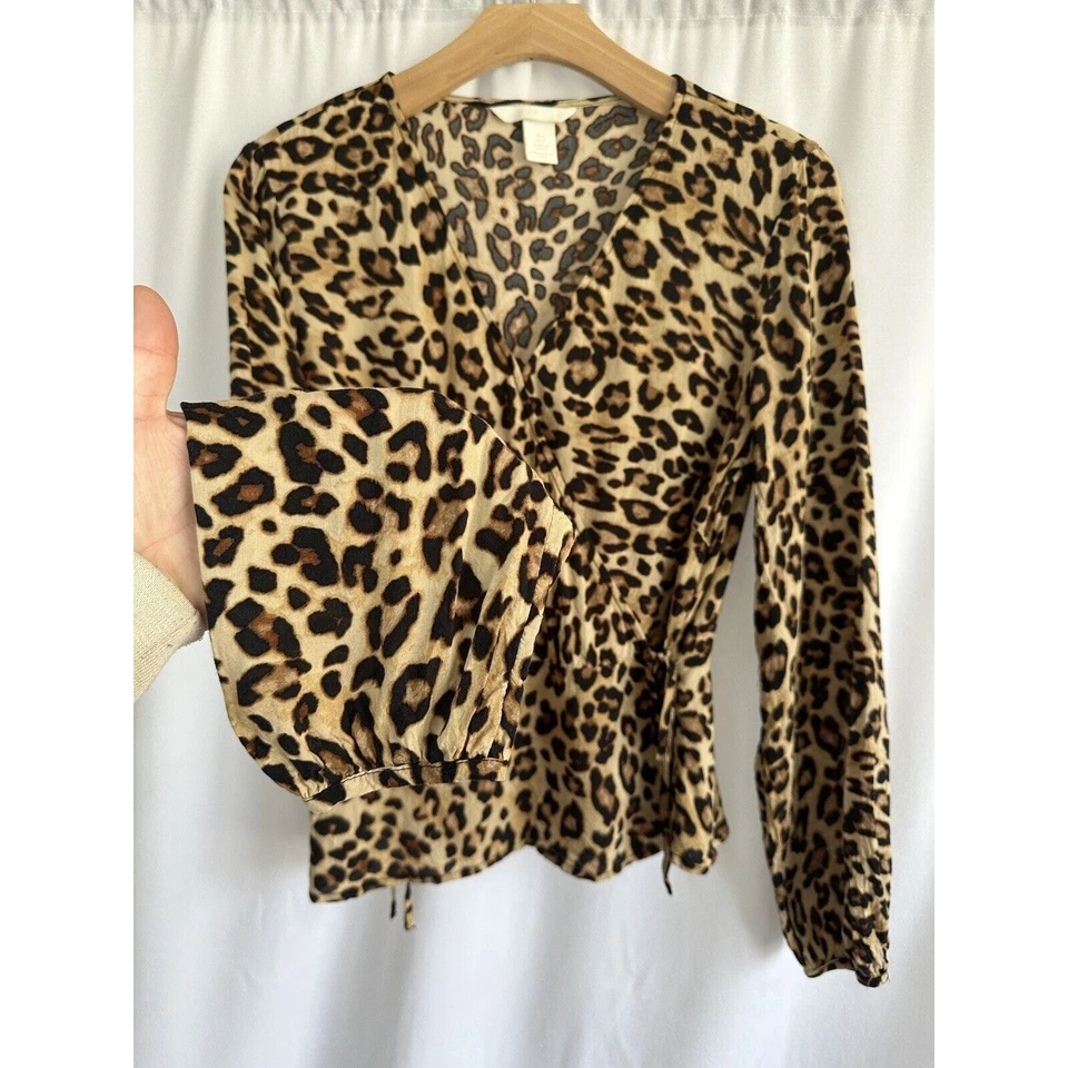 Blusa Top de mujer H&M con estampado de guepardo manga larga envolvente peplum talla 6 Foto 2 de 4