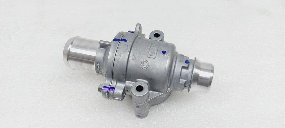 Ford F150 2011-2025 5,0 L motor refrigerante termostato carcasa conector BL3Z8A586F Foto 2 de 4