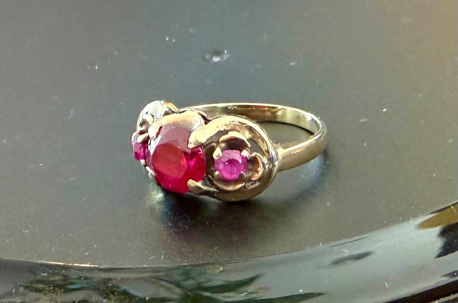 Vintage 10k Solid Gold Handmade 3 Ruby Ring 3.0 g… - image 9