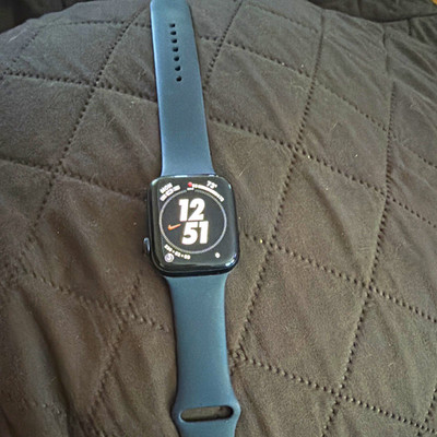 Apple Watch SE 2, 44mm GPS +Cellular, Black Aluminum Case Black Silicone Band